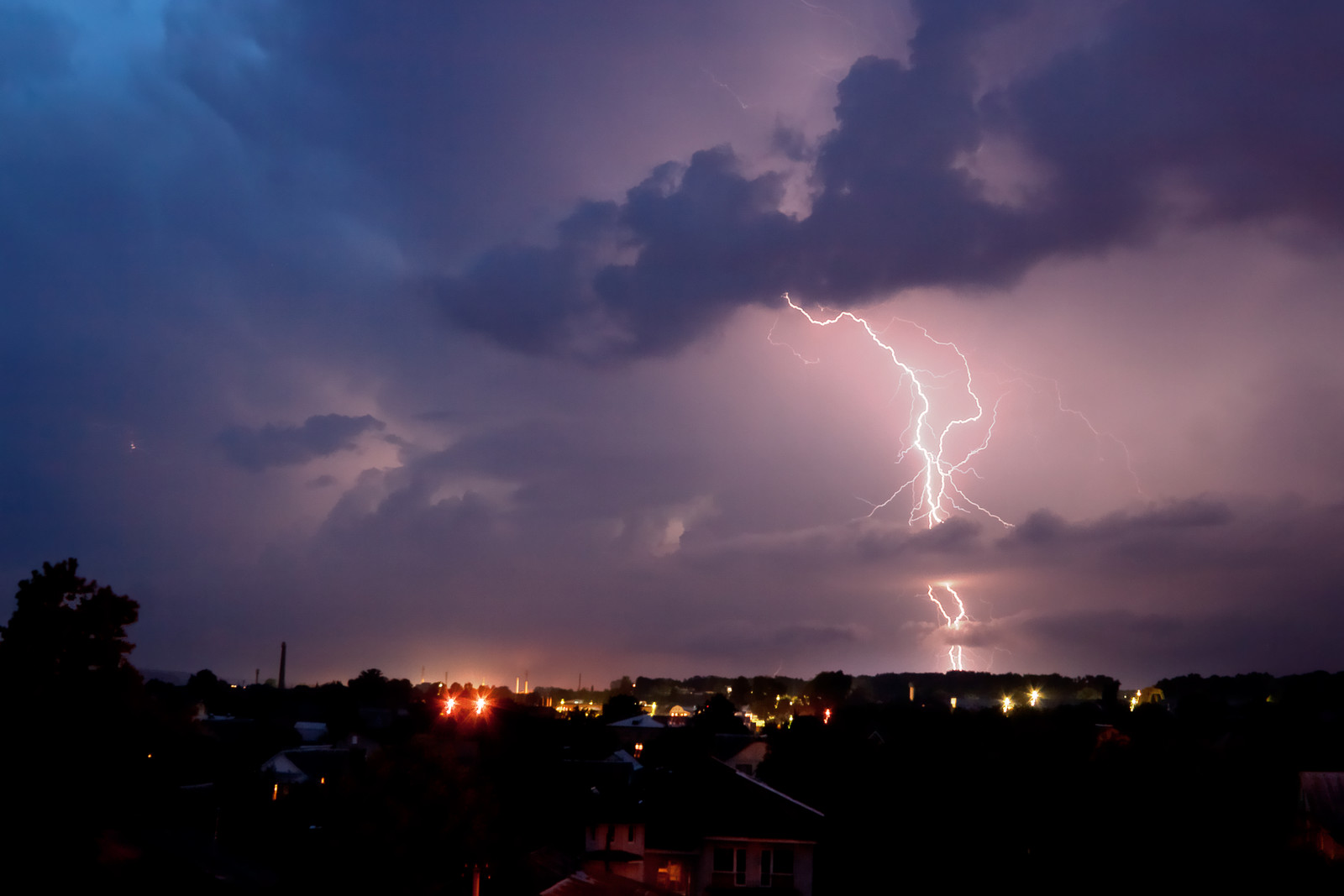 5 Ways to Get Your House Ready for Severe Storms - Storm brewing image